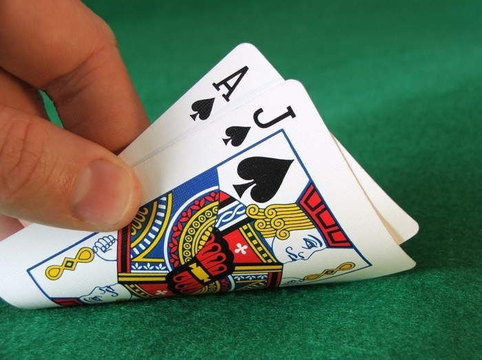 Cách chơi Blackjack – Đánh xì dách bất bại trên sòng cược 2022